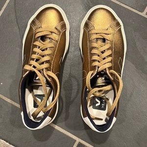 Veja Esplar Leather Sneaker